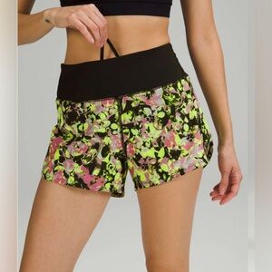 Lululemon Speed Up Mid-Rise Lined Short 4"
Inflected HighlightYellow Multi/Black
